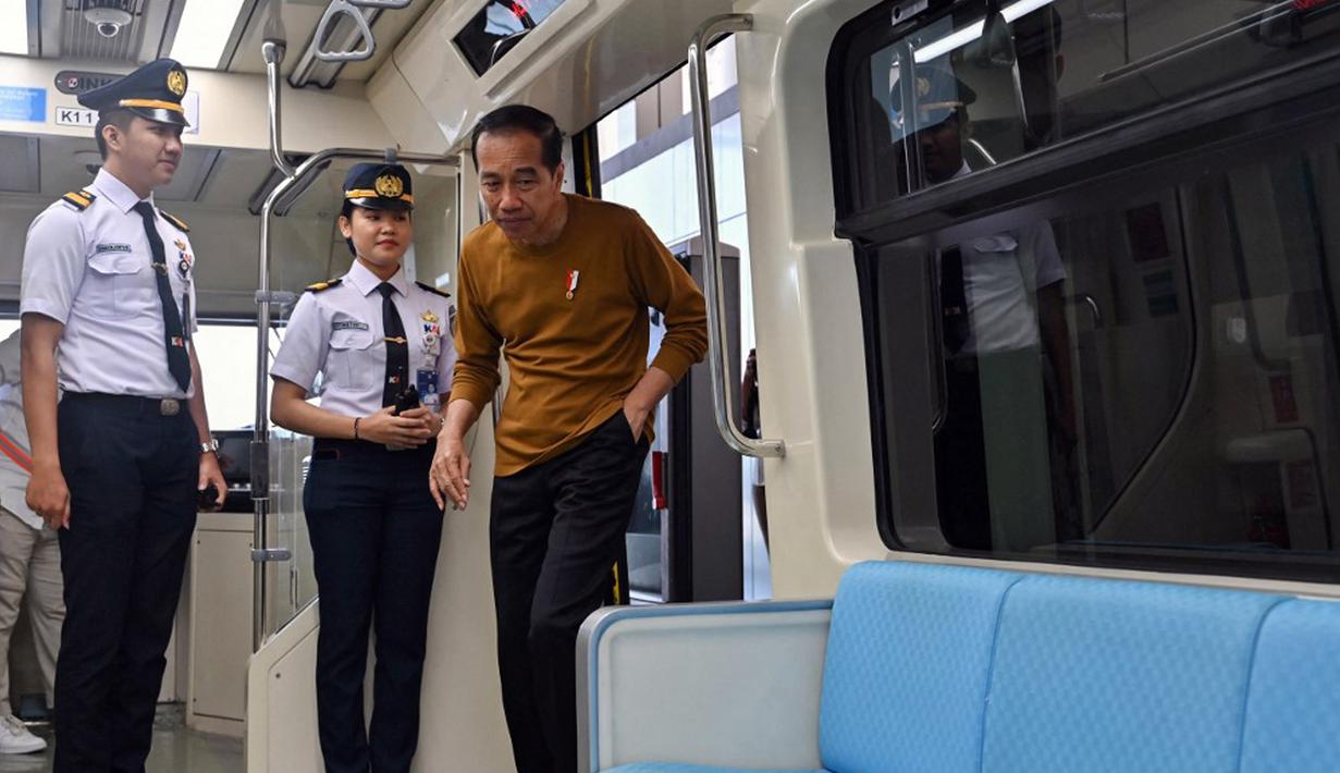 <p>Dalam perjalanan LRT Jabodebek hari ini, dari Harjamukti ke Dukuh Atas, ada 12 stasiun yang harus dilintasi Jokowi. Yaitu Harjamukti, Ciracas, Kampung Rambutan, TMII, Cawang, Ciliwung, Cikoko, Pancoran, Kuningan, Rasuna Said, Setiabudi, dan berakhir di Dukuh Atas. (ADEK BERRY/AFP)</p>