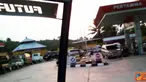 Citizen6, Mukomuko: Kelangkaan BBM masih terjadi di SPBU dusun Pulai Payung Ipuh, Mukomuko selatan, Bengkulu. Setiap harinya terjadi antrean kurang lebih sepanjang dua kilometer. (Pengirim: Yospunyo)