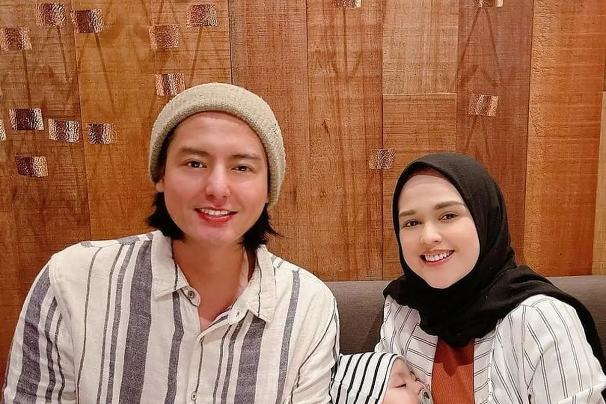 Cut Meyriska dan Roger Danuarta. (Foto: Instagram @rogerojey)