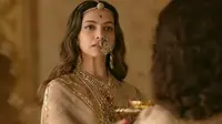 Deepika Padukone memerankan Ratu Padmini atau Padmavati (ZeeNews)
