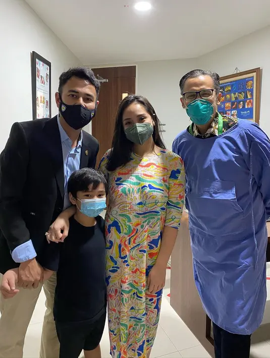 Sekarang ini usia kandungan Nagita beranjak memasuki dua bulan. Masih tergolong sangat muda, untuk itu Raffi meminta doa agar sang istri selalu diberikan kesehatan. (Instagram/raffinagita1717)