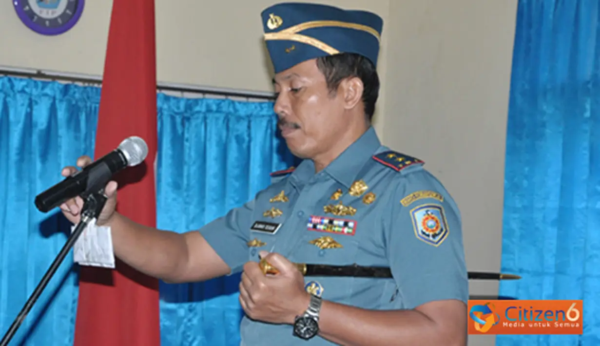 Citizen6, Surabaya: Komandan Kobangdikal Laksda TNI Djoko Teguh Wahojo kembali membuka Kursus AA gelombang II 2012, di Aula Ewa Pangalila Kesatrian Bumimoro, Kobangdikal, Surabaya, Senin, (16/7). (Pengirim: Penkobangdikal).