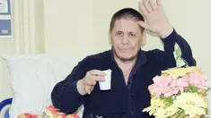 Ia diperbolehkan tinggal di rumah sakit karena tak mempunyai tempat tinggal.