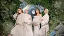 Dengan perut yang makin buncit, Jedar sebelumnya telah mengunggah foto maternity dengan Ria Ricis, Cut Ratu Meyriska, dan Yasmin Wildblood (Instagram @inijedar)