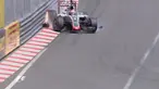 Insiden terjadi pada awal sesi latihan kedua GP Monaco di sirkuit jalan raya kota ini, Kamis (26/5). Mobil Romain Grosjean (Haas) mengalami kerusakan dan serpihan mengotori lintasan. Dia kembali ke pit dan virtual safety car muncul. (twitter.com/F1)