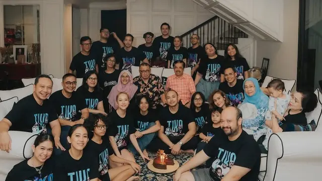 Potret Perayaan Ulang Tahun Tiko Aryawardhana ke-44. [@tikoaryawardhana]