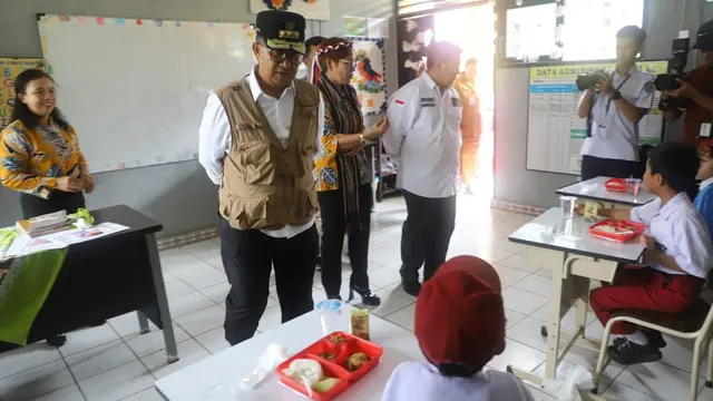 Tinjau Simulasi Makan Bergizi Gratis di SLBN Kubar, Akmal Malik: Anak-Anak Suka dan Menikmati