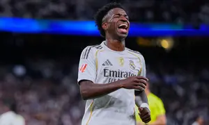 Vinicius Junior dari Real Madrid bereaksi dalam pertandingan La Liga melawan Barcelona di Santiago Bernabeu, Minggu, 26 Oktober 2025. (AP Photo/Manu Fernandez)&nbsp;&nbsp;&nbsp;