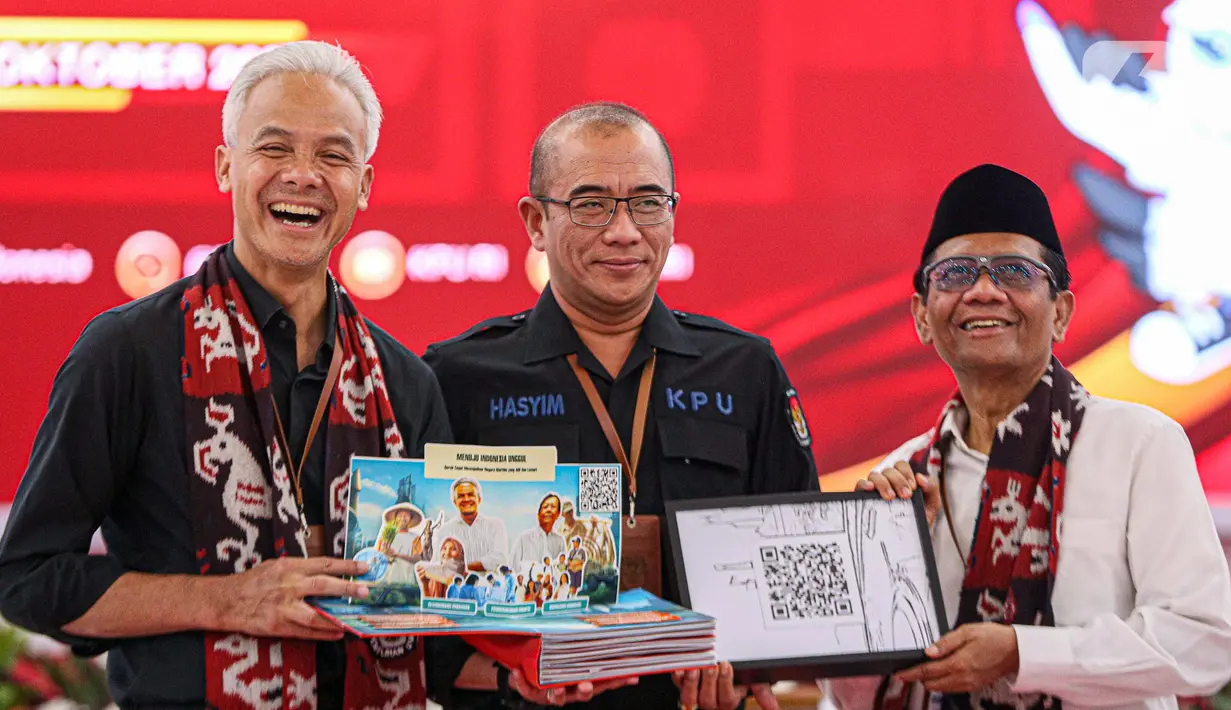 Ganjar Pranowo - Mahfud MD Resmi Daftar sebagai Pasangan Capres ...