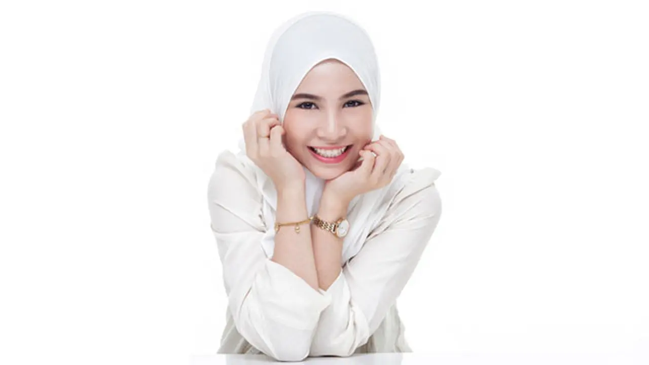 Tips Pakai Perhiasan Buat Hijabers