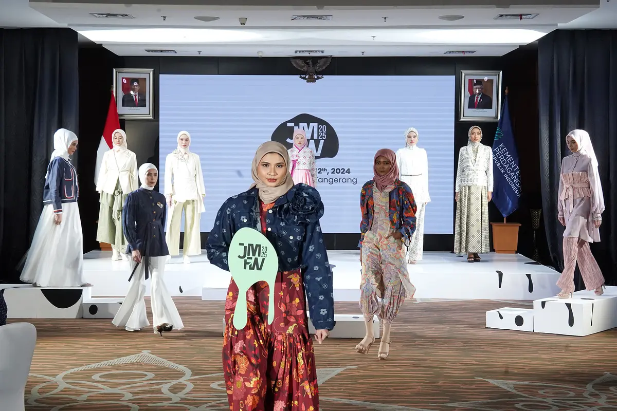 JMFW 2025 Bakal Kembali Hadir, Dorong Indonesia Jadi Pusat Modest Fashion Dunia