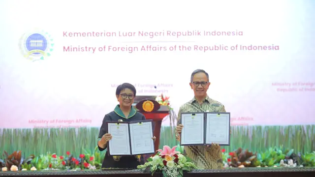 Otoritas Jasa Keuangan (OJK) dan Kementerian Luar Negeri Republik Indonesia (Kemenlu RI)