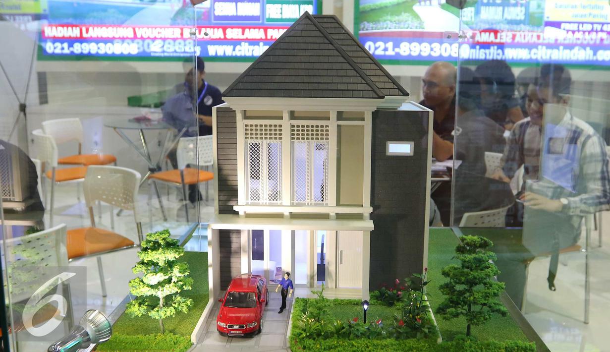 Sebuah maket perumahan di tampilkan di pameran properti di Jakarta, Kamis (8/9). Penurunan DP KPR rumah kedua dan ketiga juga turun masing-masing menjadi 20% dan 25%. (Liputan6.com/Angga Yuniar)