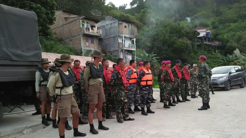 Pasukan Elite TNI AL Diturunkan Cari Korban Kapal Tenggelam di Danau Toba