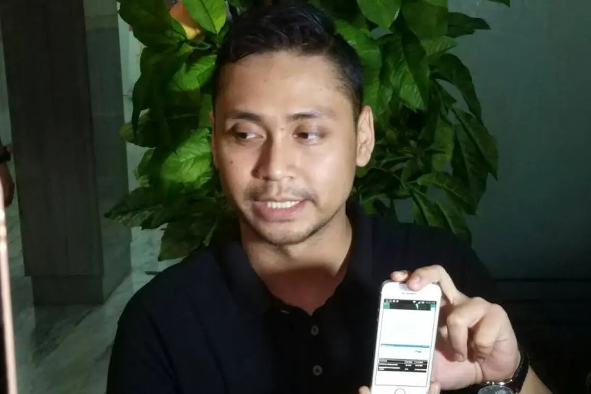 Miftachul Irfan Santoso melaporkan pemilik akun Facebook bernama Aulia Tunnisa ke Polda Metro Jaya