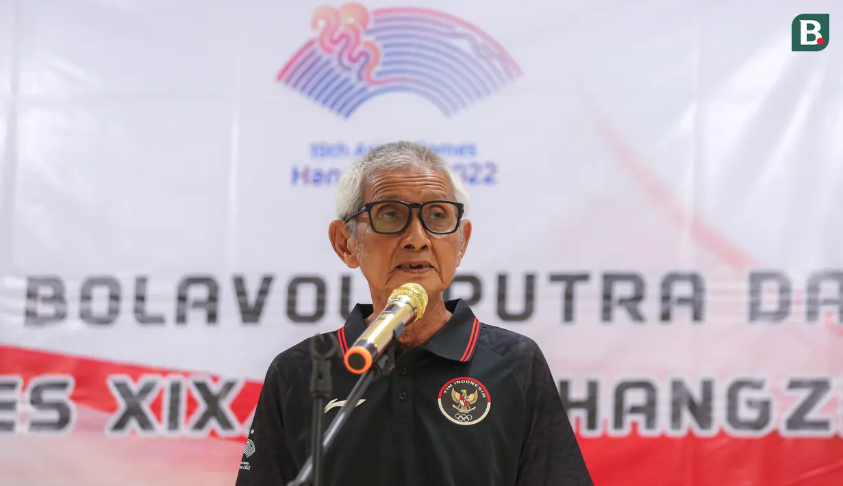 <p>Manajer Timnas Bola Voli Pantai Indonesia, Slamet Mulyanto memberikan sambutan saat pelepasan Timnas Bola Voli Indonesia untuk Asian Games 2022 Hangzhou di Padepokan Voli Jenderal Kunarto, Sentul, Bogor, Kamis (14/09/2023). (Bola.com/Bagaskara Lazuardi)</p>