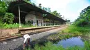 Stasiun yang berada di lintas Citayam–Nambo ini direncanakan terintegrasi dengan jaringan KRL Commuter Line Jabodetabek. Tampak dalam foto, warga beraktvitas di sekitar Stasiun Gunung Putri (GPI) Kabupaten Bogor, Jawa Barat, Rabu 22 April 2026. (Kapanlagi.com/Budy Santoso)