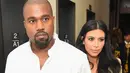 Kim Kardashian dan Kanye West sendiri tak lama berada di rumah sakit. Usai pemeriksaan keduanya pun pulang ke rumah. (Getty Images - Cosmo)