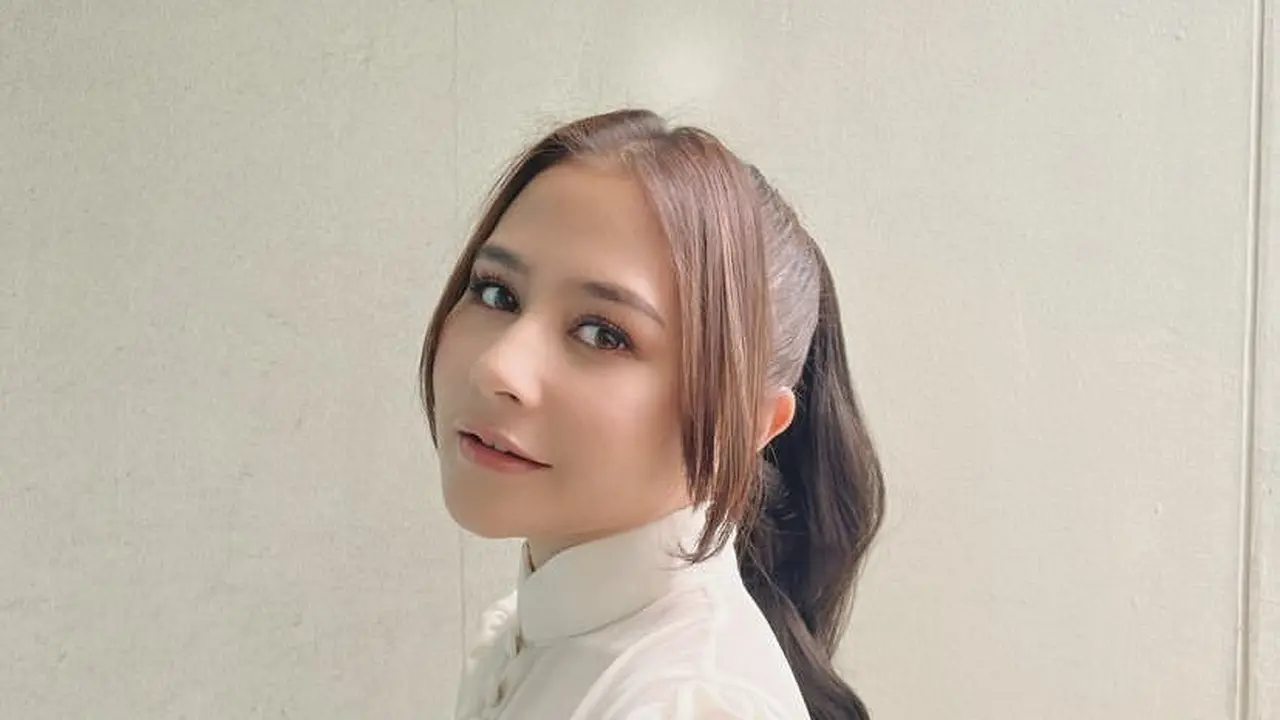 Gaya Rambut Panjang Prilly Latuconsina yang bisa jadi inspirasimu,credit: @prillylatuconsina96