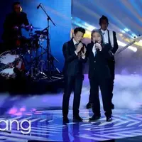 NOAH mendapatkan banyak kejutan di konsernya yang bertajuk The Biggest Concert NOAH 'Sings Legends'. Yon Koeswoyo, vokalis Koes Ploes hadir mengcover lagu berjudul ‘Tak Bisakah’ di konser tadi malam. Selain itu, ada Sam Bimbo yang juga tiba-tiba ...