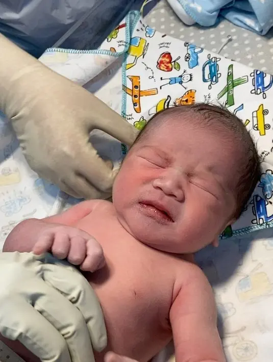 Citra Kirana dan Rezky Adhitya (Instagram/keeneatharrazka)