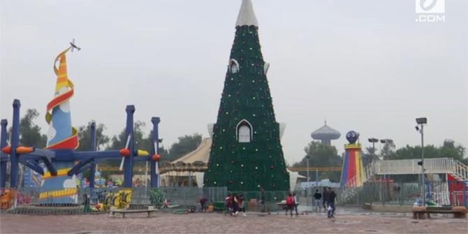 VIDEO: Bebas dari ISIS, Pohon Natal 26 Meter Berdiri di Irak