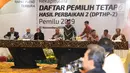 Ketua KPU Pusat, Arief Budiman (keempat kiri) memimpin rapat pleno Rekapitulasi Daftar Pemilih Tetap Hasil Perbaikan (DPTHP) 2 di Jakarta, Kamis (15/11). Rapat dihadiri perwakilan pihak terkaitPileg dan Pilpres 2019. (Liputan6.com/Helmi Fithriansyah)