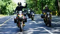 Lima bikers touring Depok-Mandalika untuk menguji pelumas mesin X-Ten Double Ester Premium Sport. (ist)