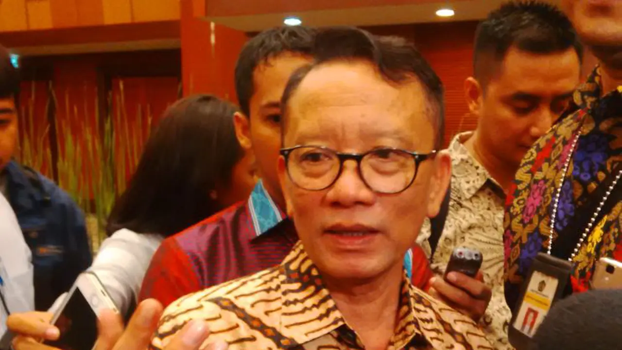 Menteri ‎Keuangan (Menkeu) Bambang Brodjonegoro melantik Ken Dwijugiasteadi sebagai Direktur Jenderal (Dirjen) Pajak definitif. 