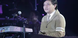 Memperhatikan karir Andien dari awal, Yovie Widianto sudah menganggap Andien sebagai adik sendiri. Menurut Yovie, Andien sangat konseptual dan berani membuat sesuatu yang baru.