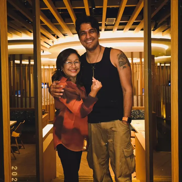 6 Potret kedekatan Ratu Sofya dan ibu Cornelio Sunny, kabar pernikahan kian santer