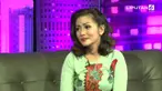 Kristina menitikkan air mata saat mengenang penyesalan pada almarhumah ibunda karena memilih nekat menikah meski sempat dilarang