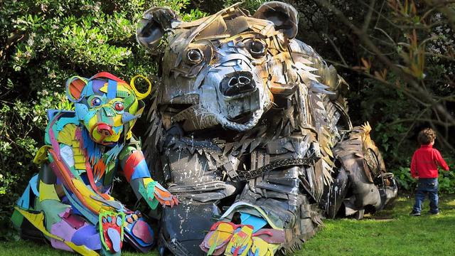 Kreasikan Sampah Dan Barang Bekas Jadi Patung 6 Karya Seniman Ini Mengagumkan Hot Liputan6 Com Barang yang dikonsumsi akan habis atau akan mengalami penyusutan yang pada akhirnya barang tersebut tidak dapat dimanfaatkan lagi. kreasikan sampah dan barang bekas jadi