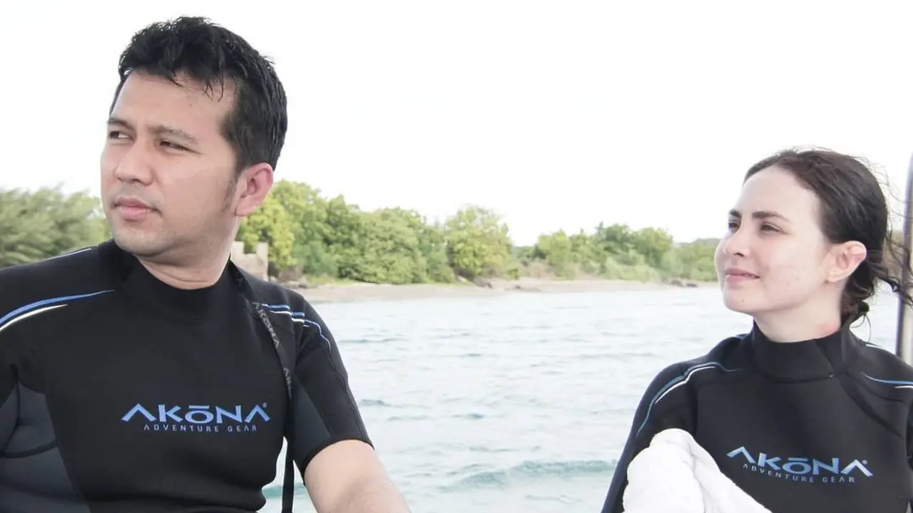 7 Momen Arumi Bachsin dan Emil Dardak Menyelam Bareng di Banyuwangi