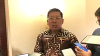 Kepala Badan Pangan Nasional Arief Prasetyo Adi memberikan alasan mengenai tingginya harga ayam di Pasar Palmerah Jakarta. (Tira/Liputan6.com)