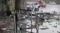 Kanopi Mal Metropolis Tangerang Ambruk karena Hujan Deras dan Angin Kencang
