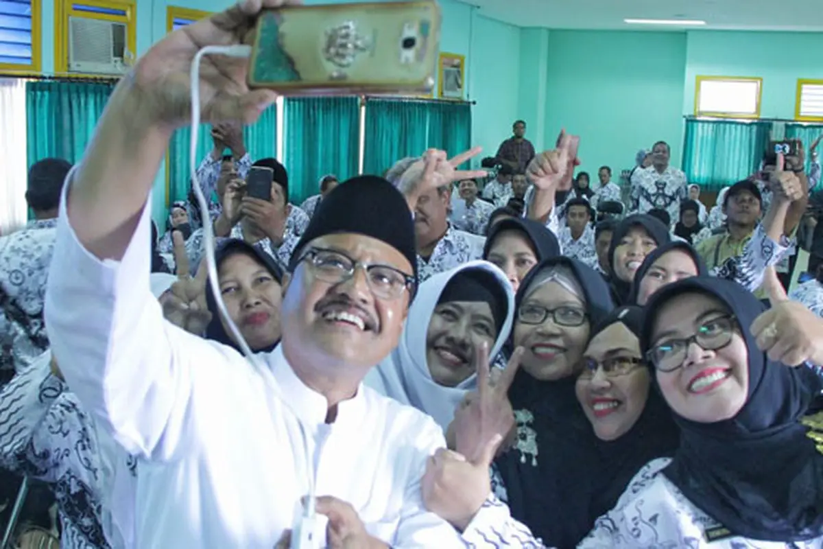 Dihadapan PGRI, Gus Ipul Sesumbar Tingkatkan Kesejahteraan Guru dan Fasilitas Sekolah