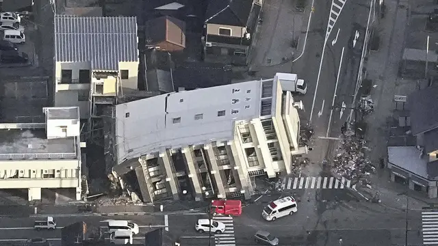 Gempa Besar di Jepang Picu Tsunami