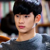 Kim Soo Hyun main di drama 'Producer'. Foto: Soompi
