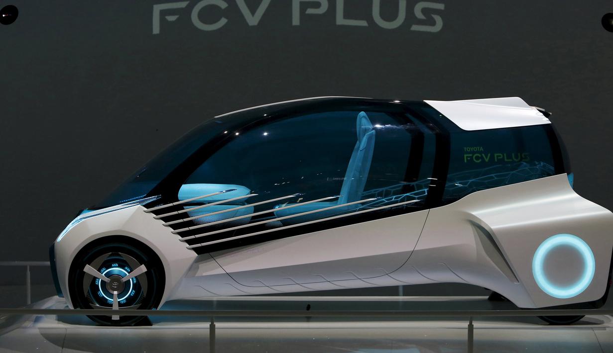 Mobil konsep berbahan bakar hidrogen ini merupakan salah satu mobil yang sanga menarik perhatian para pengunjung di Tokyo Motor Show ke 44 di Jepang, Rabu (28/10/2015). Lebih dari 76 merk mobil ternama akan hadir di pagelaran ini. (REUTERS/Yuya Shino)