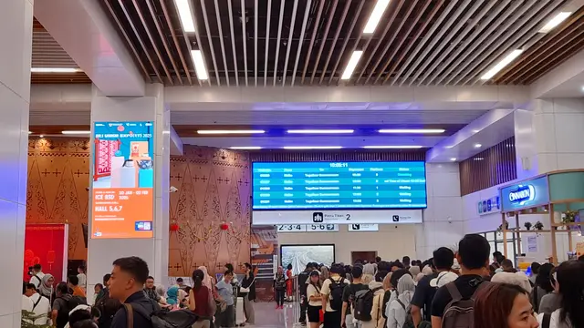 Antrean Check In Penumpang Kereta Whoosh Sampai 2 Meter Jelang Libur Imlek 2025, Tiket Jangan Sampai Dibuang