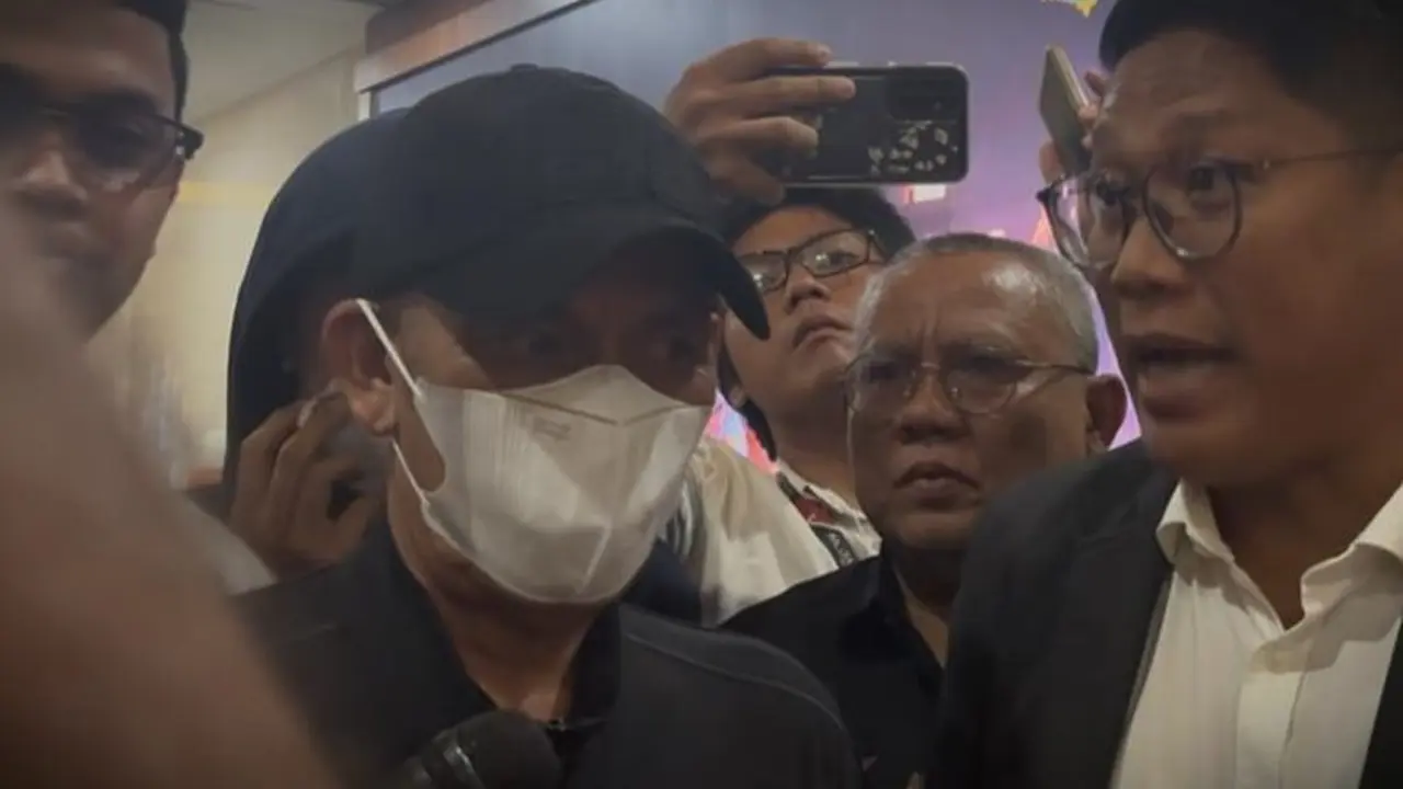 Kepala Desa (Kades) Kohod, Arsin memenuhi panggilan penyidik Bareskrim Polri.