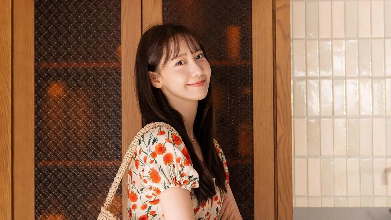 6 OOTD Yoona saat Syuting King The Land di Thailand, Inspirasi Outfit Musim Panas