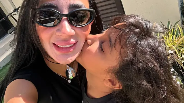 Potret kebersamaan Logina Salah dengan putrinya (credit: instagram/loginasalah)