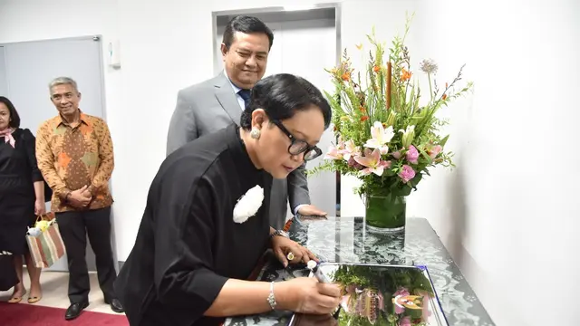 Menteri Luar Negeri RI, Retno Marsudi, meresmikan beroperasinya mirror site data center pertama di Seoul, Korea Selatan (Kemlu.go.id)