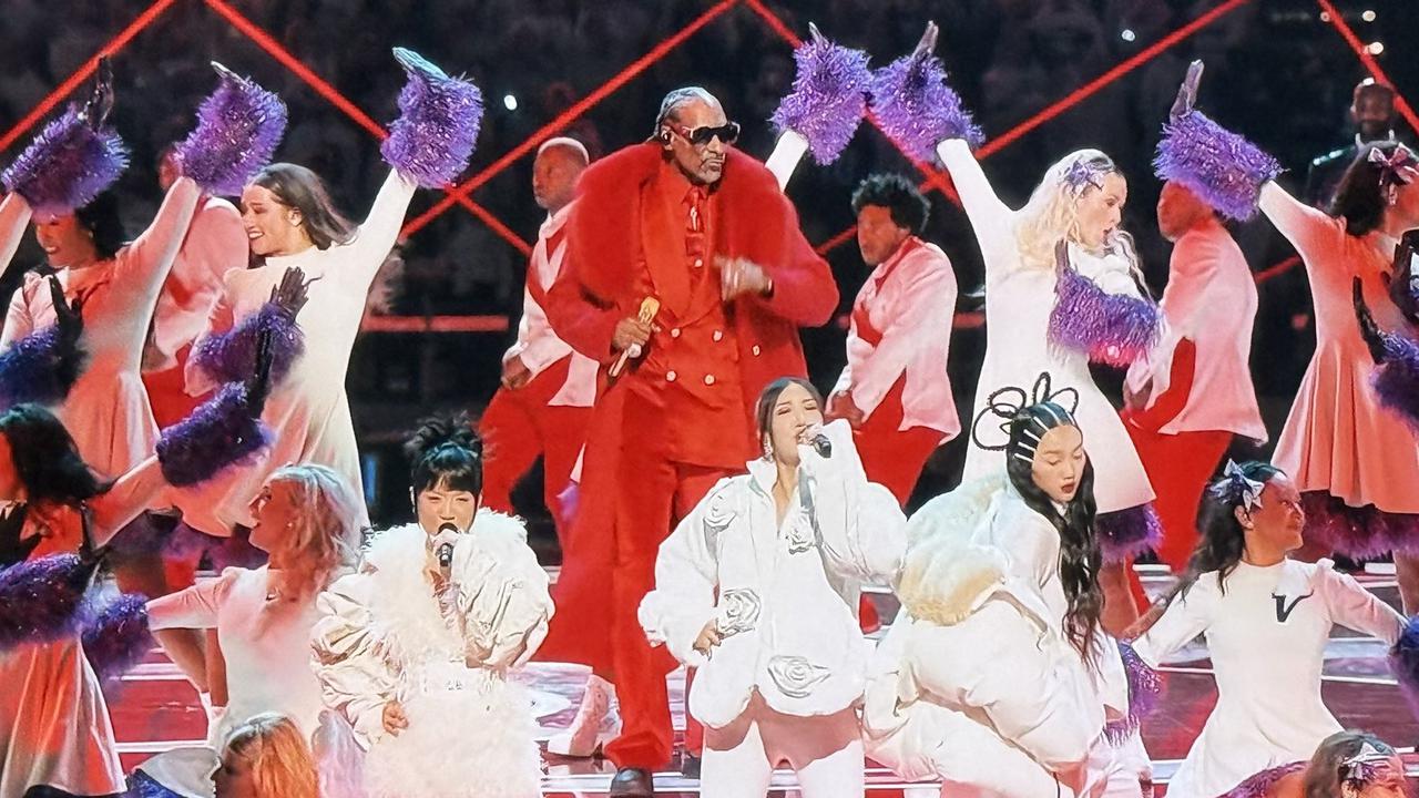 Snoop Dogg Rocks the Stage at NFL Christmas Gameday 2025: A Star-Stuffed Halftime Party!