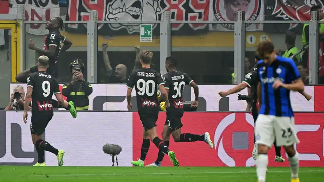 Selebrasi para pemain AC Milan saat menjebol gawang Inter Milan pada laga Liga Italia 2022/2023