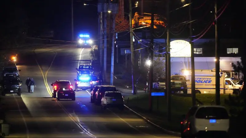 Polisi menanggapi penembakan di Lewiston, Maine, AS. (AP)