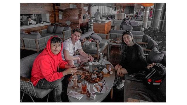 Momen Verrell Bramasta dan Febby Rastanty Saat Liburan Bersama di Bali