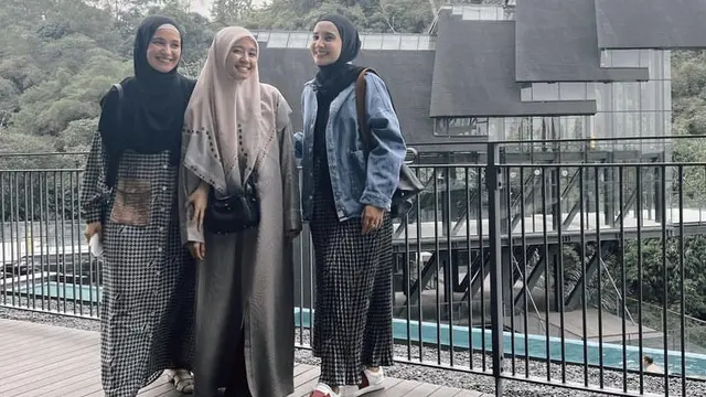 Tampilan Laudya Cynthia Bella Bersama Sahabat Duo Sungkar, credit: @shireensungkar